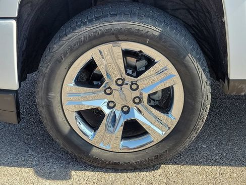 Used 2018 Chevrolet Silverado 1500 Custom w/ Custom Value Package RWD image 17