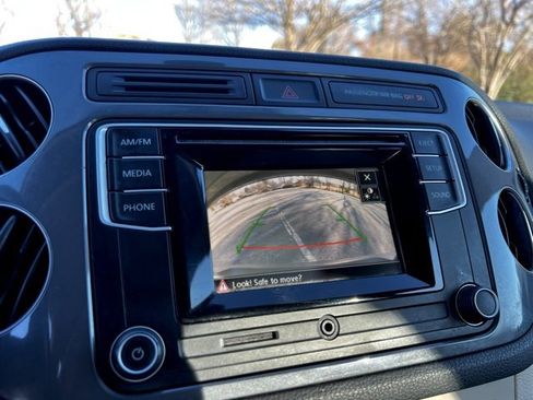 Used 2016 Volkswagen Tiguan S image 42