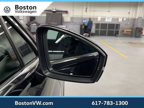 Certified 2021 Volkswagen Tiguan SE w/ Panoramic Sunroof Package image 7