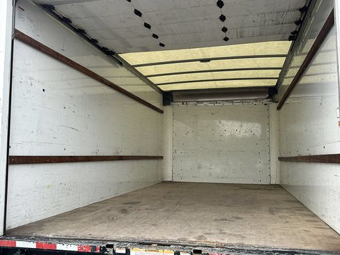 Used 2021 GMC Savana 3500 Extended w/ Power Convenience Package RWD image 13
