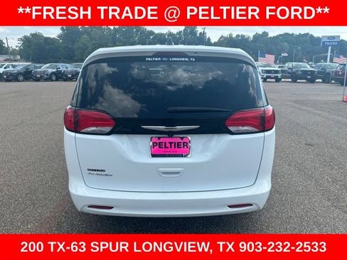 Used 2022 Chrysler Voyager LX FWD image 10