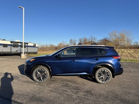 New 2026 Nissan Rogue Platinum w/ Platinum Premium Package image 2