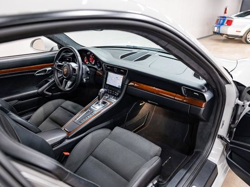 Used 2019 Porsche 911 Carrera 4 AWD/4WD image 11