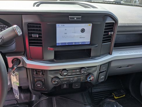 New 2025 Ford F550 4x4 Crew Cab image 21