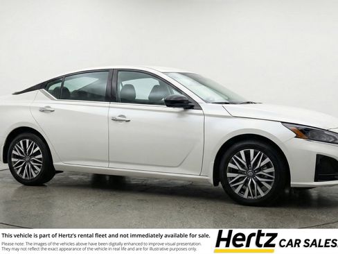 Used 2025 Nissan Altima 2.5 SV FWD image 1