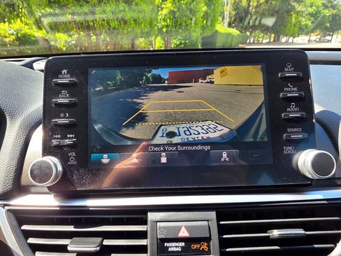 Used 2018 Honda Accord Touring image 27