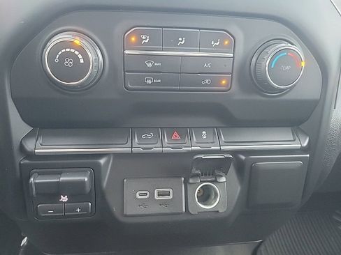 Used 2021 Chevrolet Silverado 2500 Custom w/ Custom Value Package image 16