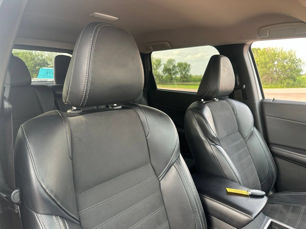 Used 2024 Mitsubishi Outlander SE AWD/4WD image 32