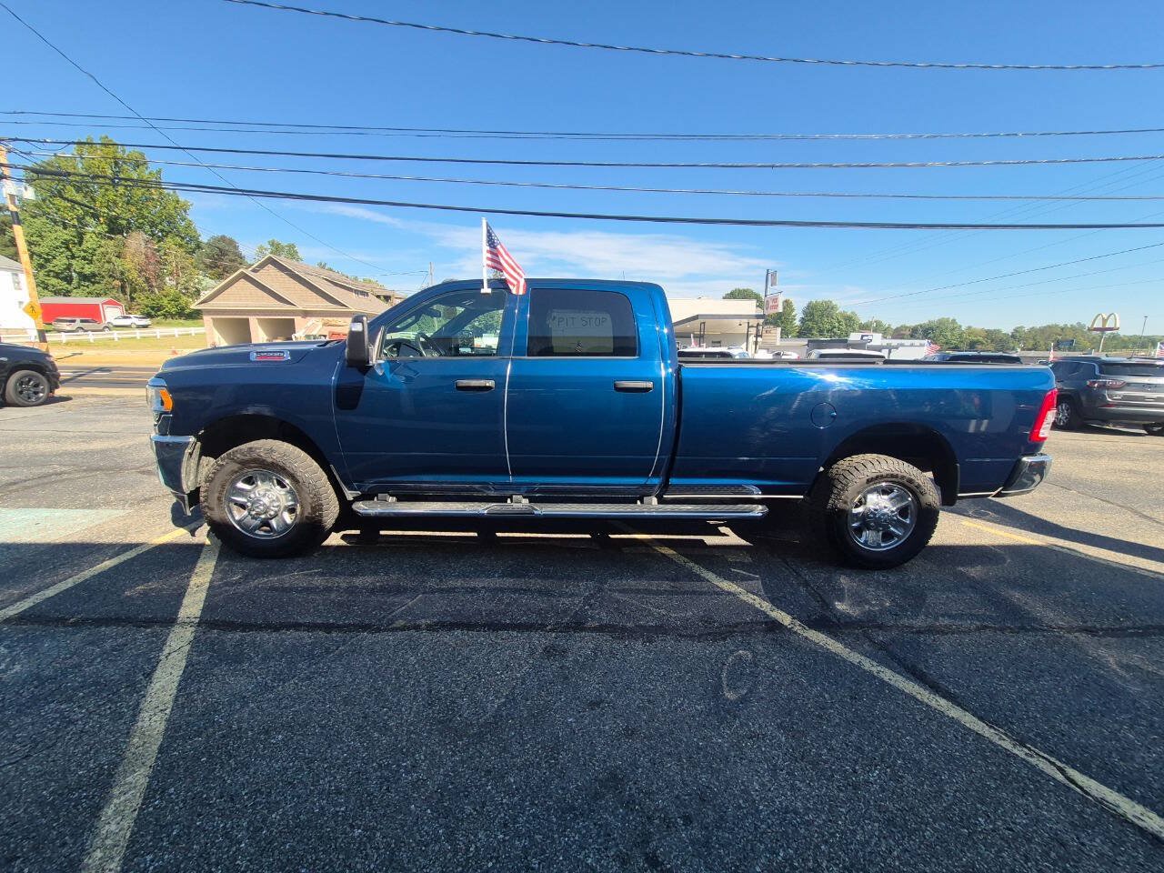 Used 2024 RAM 2500 Tradesman w/ Chrome Appearance Group AWD/4WD image 9