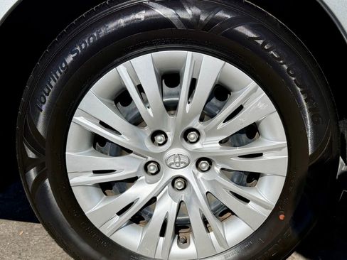 Used 2014 Toyota Camry LE image 6