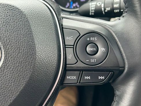 Used 2022 Toyota RAV4 XLE Premium image 38