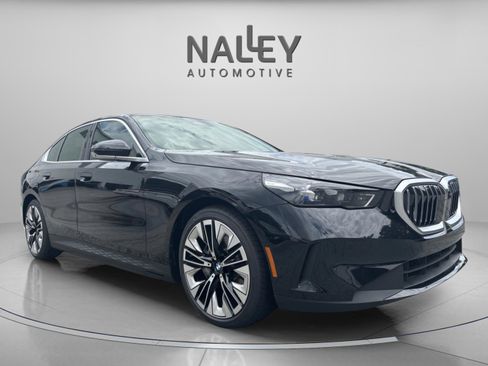 Used 2025 BMW i5 eDrive40i w/ Premium Package image 6