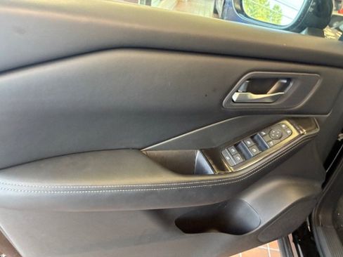 Used 2026 Nissan Rogue SV FWD image 17