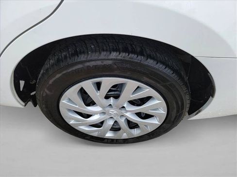 Used 2019 Toyota Corolla LE FWD image 12