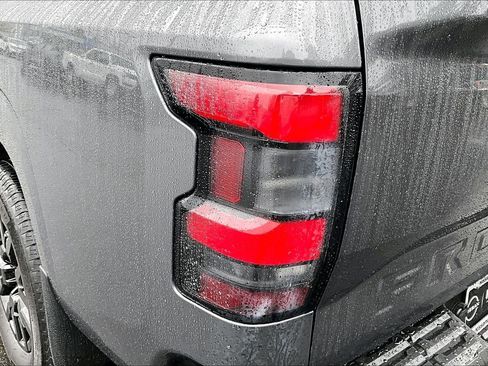 Used 2022 Nissan Frontier SV image 23