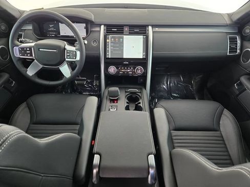 Certified 2025 Land Rover Discovery Dynamic SE AWD/4WD image 4