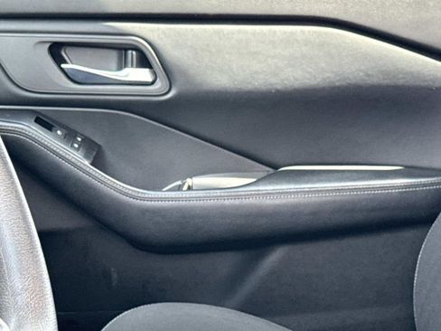 Certified 2024 Nissan Rogue SV FWD image 23