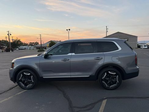 Used 2023 Kia Telluride EX w/ EX Captain's Chair Package AWD/4WD image 8