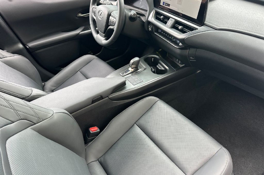 Used 2026 Lexus UX 300h FWD w/ Accessory Package (Z1) image 18