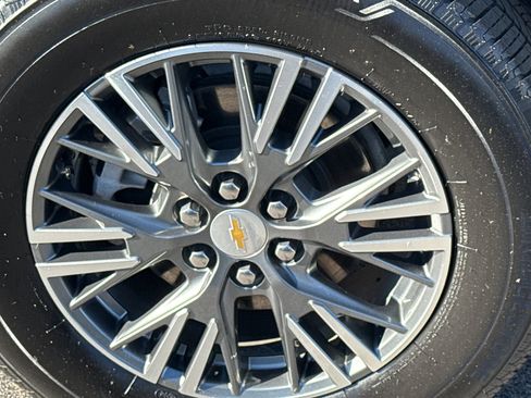 Certified 2025 Chevrolet Traverse LT image 9