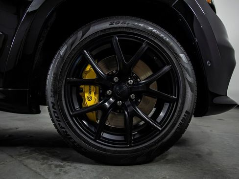 Used 2018 Jeep Grand Cherokee Trackhawk AWD/4WD image 17