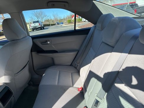 Used 2016 Toyota Camry LE image 10