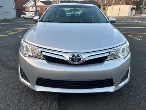 Used 2012 Toyota Camry LE image 2