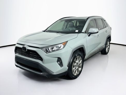 Used 2019 Toyota RAV4 XLE Premium w/ Cold Weather Package FWD image 3