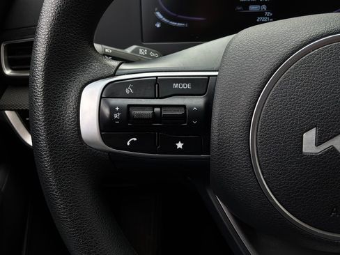 Used 2025 Kia Sportage LX image 31