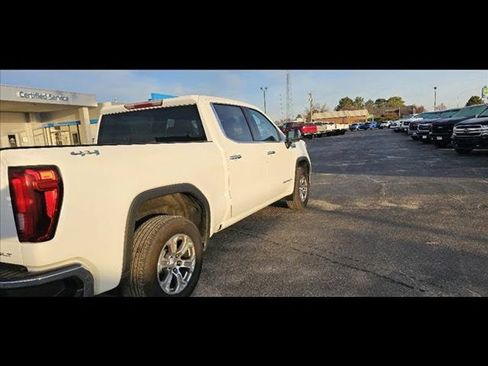 Used 2024 GMC Sierra 1500 SLT AWD/4WD image 4