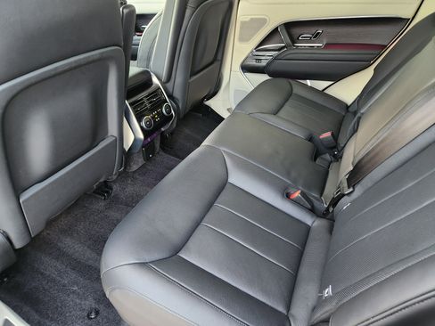 Used 2022 Land Rover Range Rover SE image 32