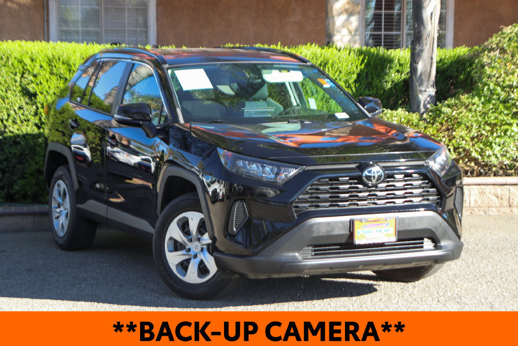 Used 2021 Toyota RAV4 LE FWD image 2