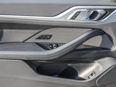 Used 2022 BMW i4 eDrive40 image 18