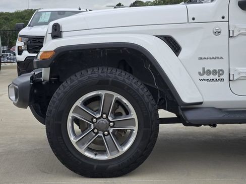Used 2019 Jeep Wrangler Unlimited Sahara AWD/4WD image 10