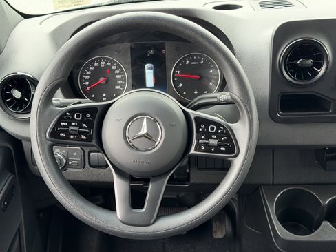 Used 2024 Mercedes-Benz Sprinter 2500 image 18