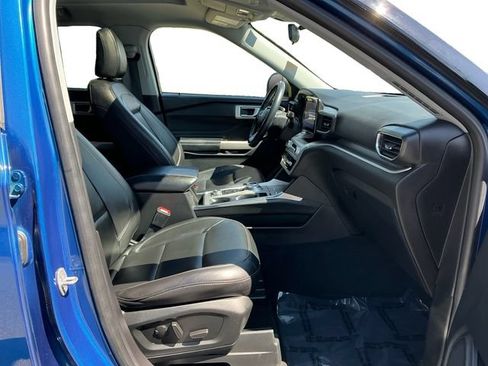 Used 2022 Ford Explorer XLT w/ Equipment Group 202A AWD/4WD image 17