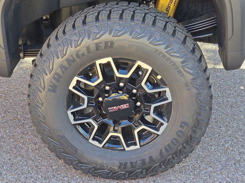 New 2026 GMC Sierra 2500 AT4X w/ LPO, Black Badging Package AWD/4WD image 8
