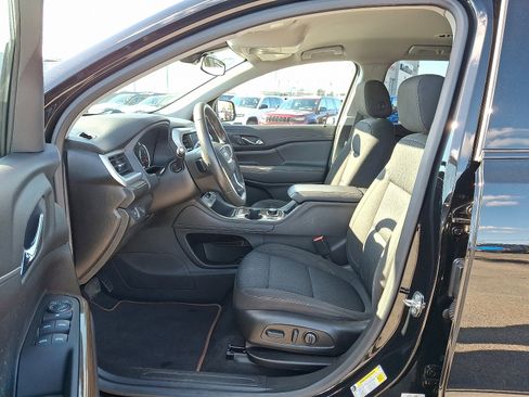 Used 2023 GMC Acadia SLE w/ Driver Convenience Package image 16