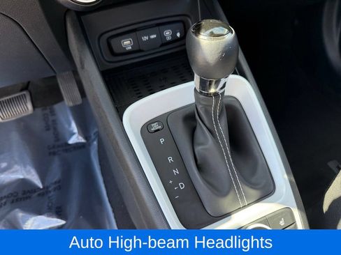 Used 2023 Hyundai Venue Limited FWD image 15