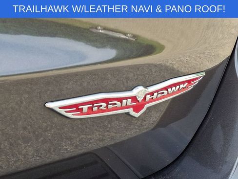 Used 2017 Jeep Grand Cherokee Trailhawk w/ Trailhawk Luxury Group AWD/4WD image 31
