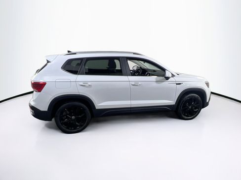 Used 2022 Volkswagen Taos SE image 4