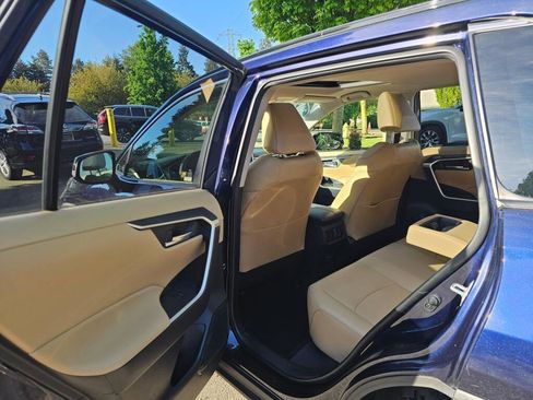 Used 2019 Toyota RAV4 XLE Premium w/ Advanced Technology Package AWD/4WD image 18