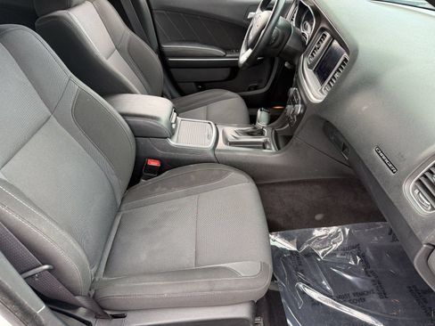 Used 2017 Dodge Charger SXT AWD/4WD image 21
