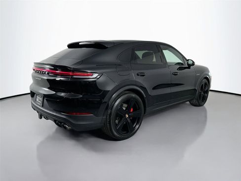 Certified 2025 Porsche Cayenne S image 7