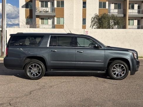 Used 2019 GMC Yukon XL Denali image 3