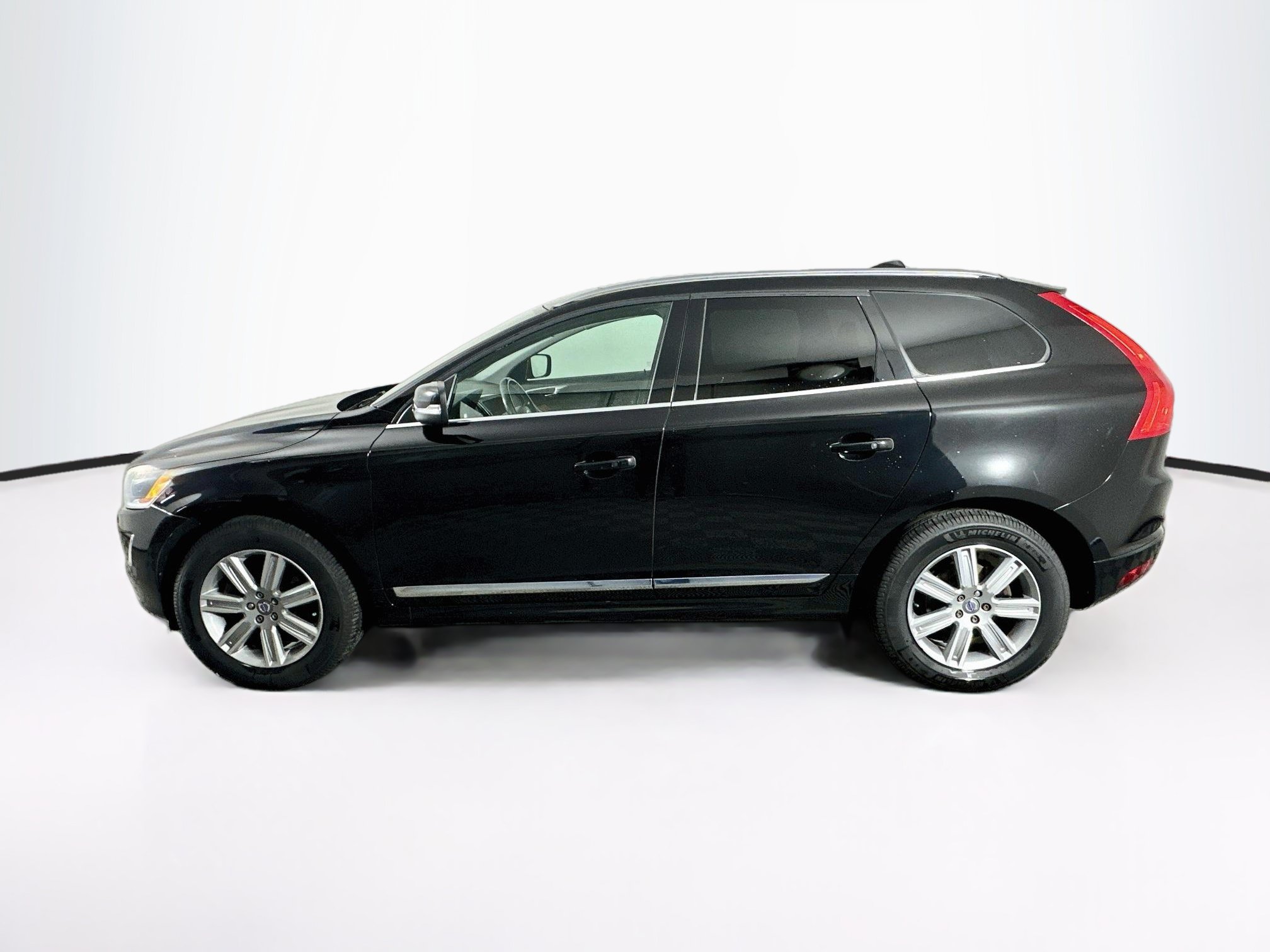 Used 2017 Volvo XC60 T5 Inscription w/ Preferred Option Package AWD/4WD image 4