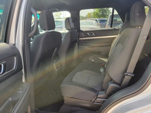 Used 2018 Ford Explorer XLT w/ Equipment Group 201A AWD/4WD image 21