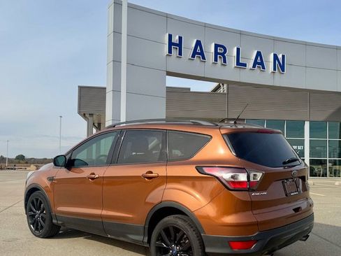 Used 2017 Ford Escape SE w/ Equipment Group 201A image 3