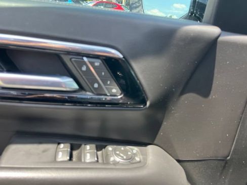 Used 2025 Chevrolet Tahoe Premier RWD image 12