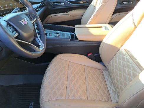 Used 2024 Cadillac Escalade ESV Sport w/ LPO, ONYX Package image 28